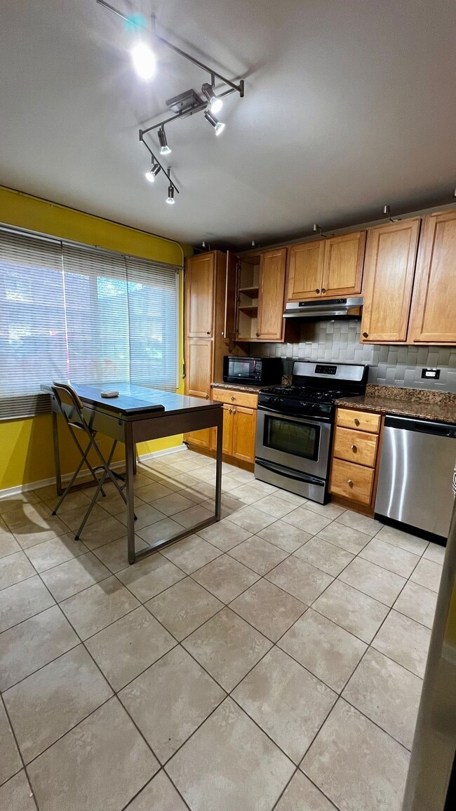 Building Photo - 1222 Brown St