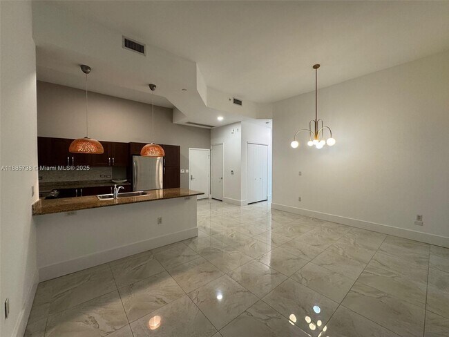 Building Photo - 20000 E Country Club Dr