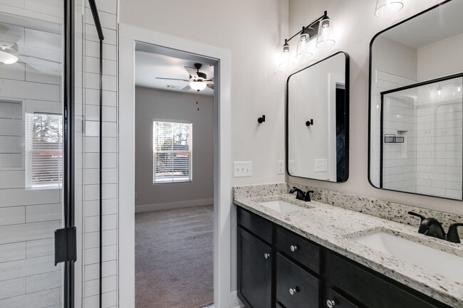 Building Photo - 319 Bledsoe St