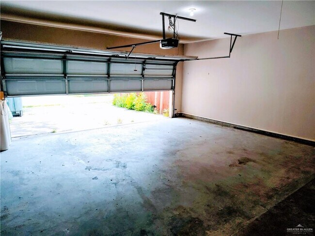 Building Photo - 3504 El Jardin St