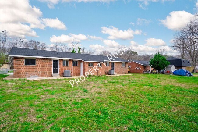 Building Photo - 3338 Gundy Dr