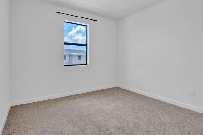 Building Photo - 14075 SW Thorens Dr