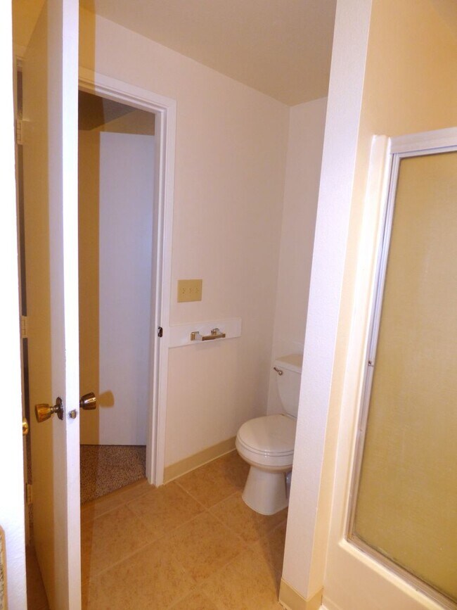 Building Photo - 2 bed 1.5 bath Townhome in Keizer