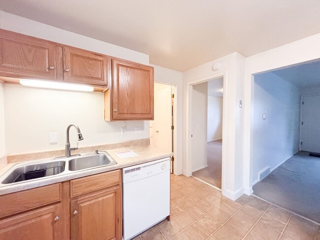 Building Photo - Perfect 1BR 1BA Home in Holladay!