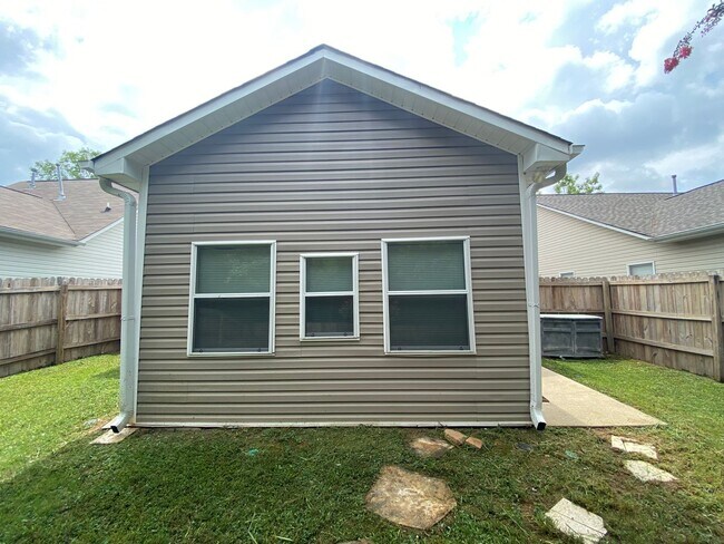 Building Photo - Home for rent in Hoover!!!! Available to V...