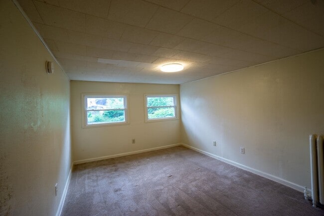 Building Photo - 715 S Beech St