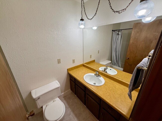 Building Photo - Beautiful Golf Course Home | 2 Bed • 2 Bath • Bonus Room