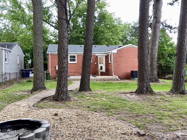 Building Photo - 6429 Tuttle Ave