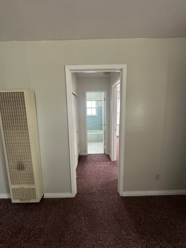 Building Photo - 1 bed, 1 bath, Duplex