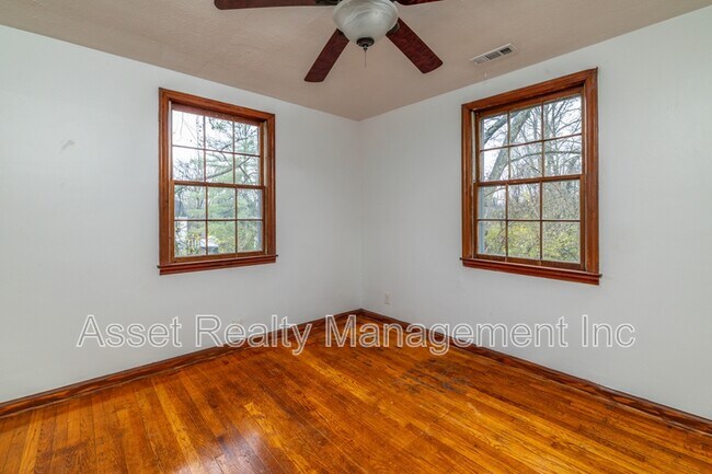 Building Photo - 5501 Lake Shore Dr