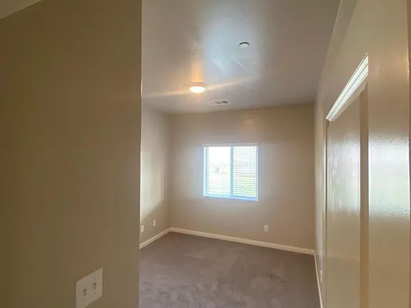 Building Photo - "Charming 3-Bed Oasis with 2 Baths & 1749 Sq Ft of Comfort in Bakersfield!"