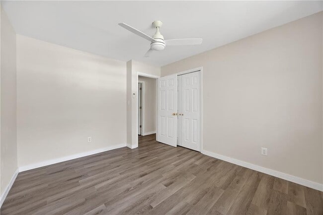 Building Photo - 6000 Mallory Rd