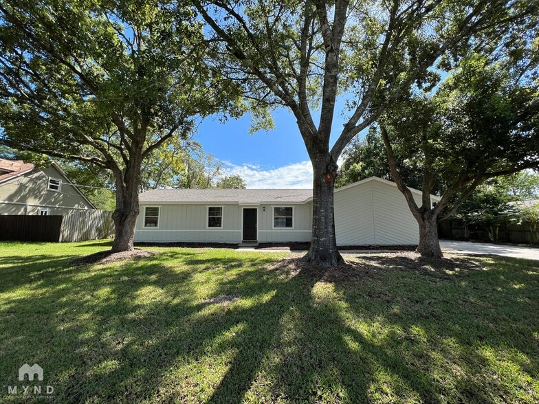 Primary Photo - 10731 Appaloosa Dr