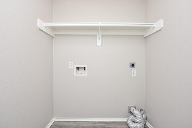 Building Photo - 3935 Carters Lake Dr