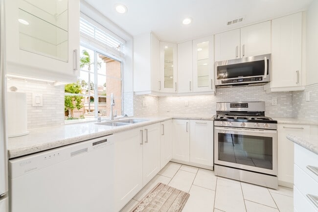 Building Photo - 3547 Cameo Dr