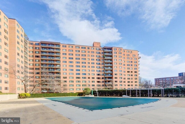 Building Photo - 4201 Cathedral Ave NW