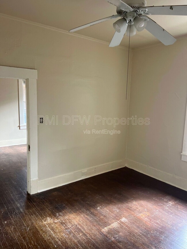 Building Photo - 219 S Montreal Ave