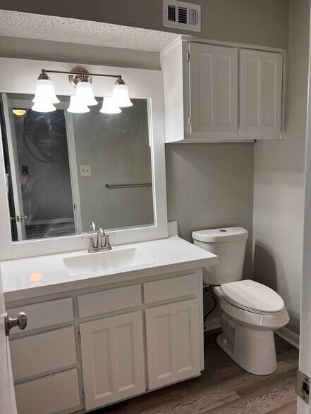 Building Photo - 1411 Lackey Ct