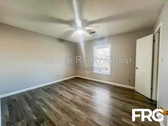 Building Photo - 107 Chesterfield Ct