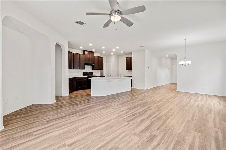 Building Photo - 201 Danablu Dr