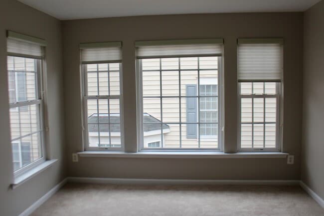 Building Photo - Beautiful 3-Level Townhouse with Finished Basement & Garage