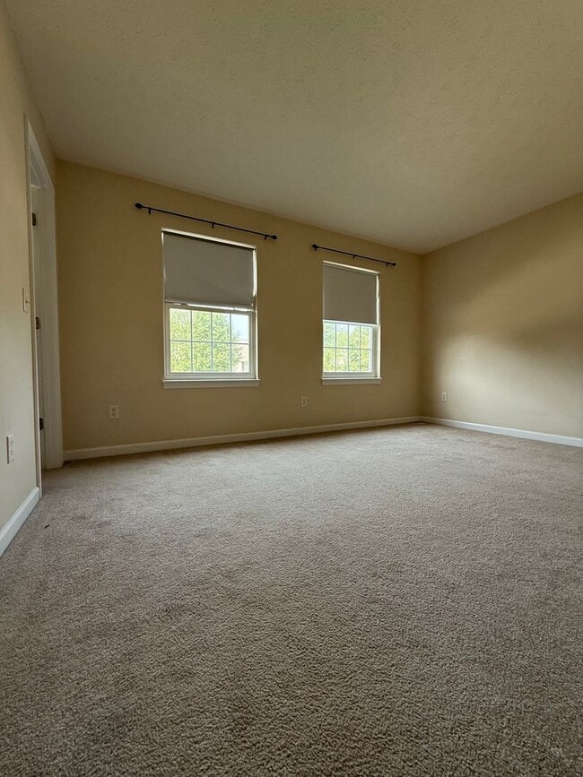 Building Photo - Spacious 4 Bed, 2.5 Bath Home in Woodgate