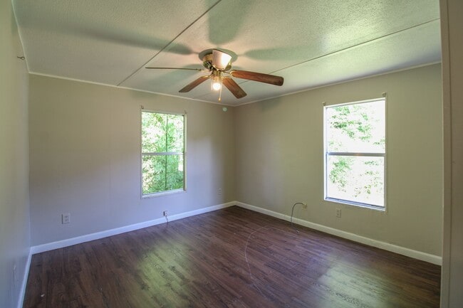 Building Photo - Enjoy the charm of country living!