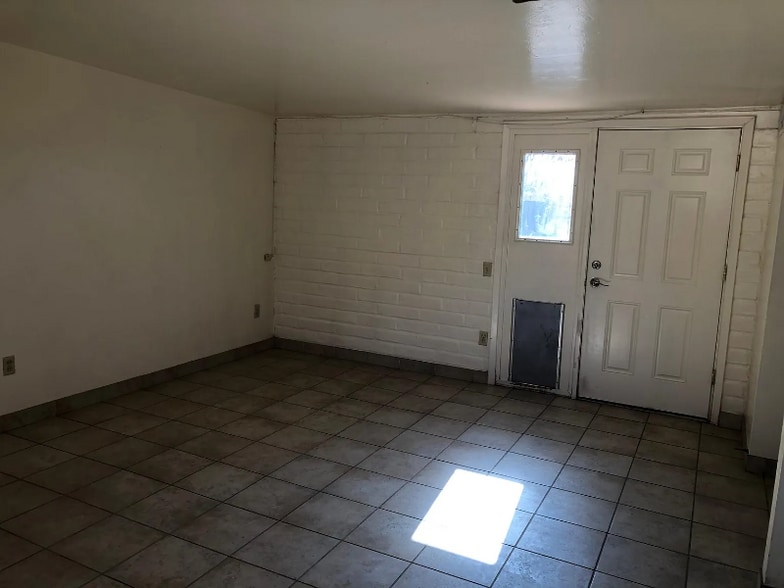 Building Photo - 1703 E 13th St