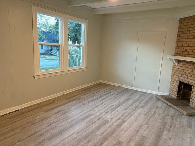 Building Photo - 225 Poplar St