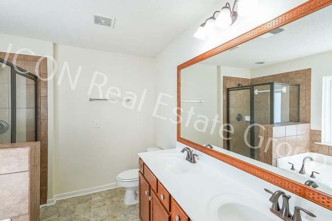 Building Photo - 2/2.5 end unit townhome in Woodstock