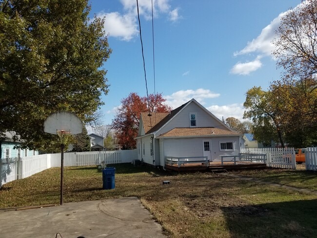 Building Photo - 2431 Dillman St