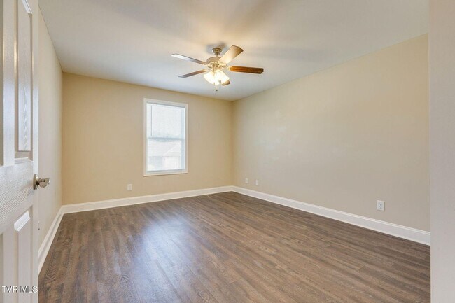 Building Photo - For Rent — Modern Duplex Near Historic Jonesborough