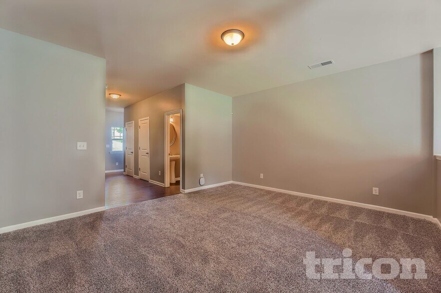 Building Photo - 3983 Sitka Dr