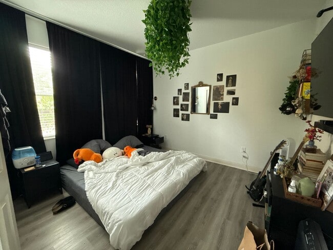 Building Photo - Beautiful 3 bedroom home near Downtown St ...