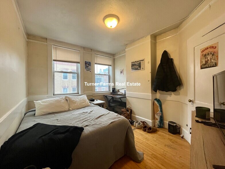 Building Photo - 168 Endicott St