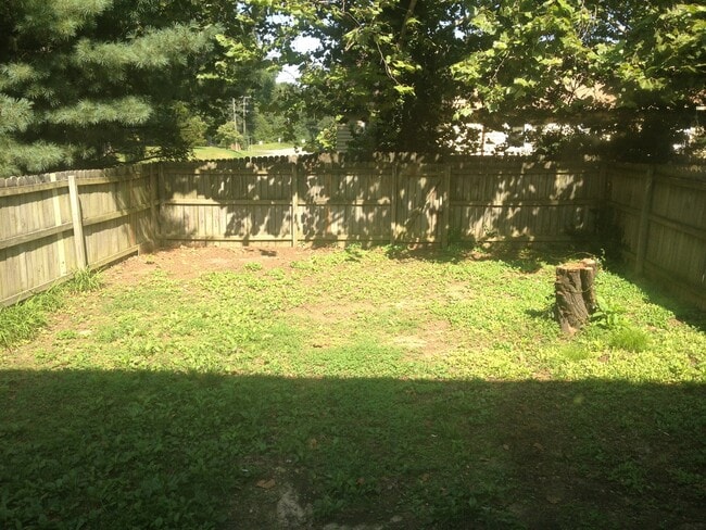 Building Photo - 4 Bedroom Townhouse - Chesterfield