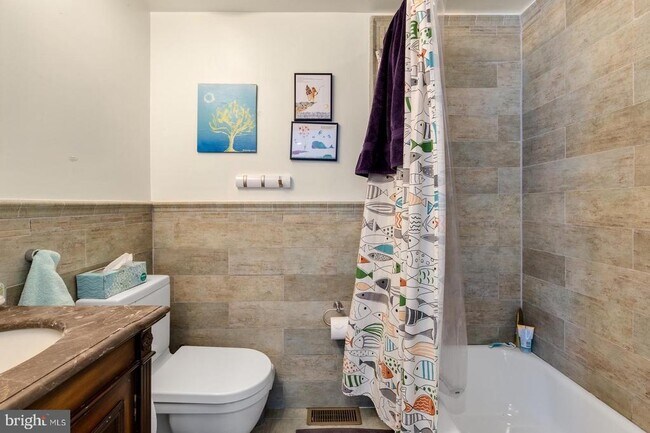 Building Photo - 1704 Wallace St