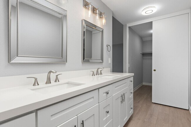 Building Photo - Spacious Home w/ Loft in Village Park!