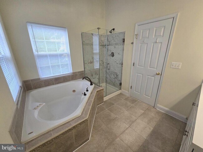 Building Photo - 116 Douglas Dr