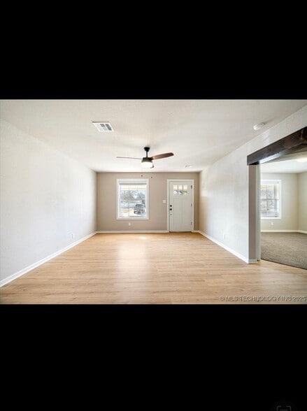 Building Photo - 1225 W 5th St