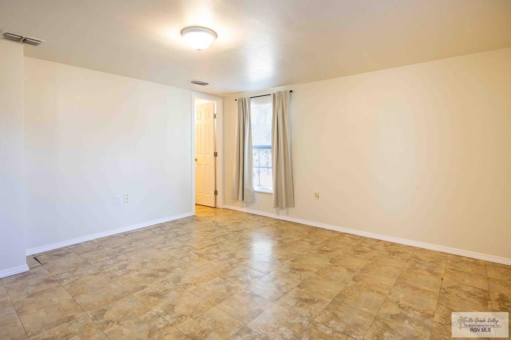 Building Photo - 306 W 6th St