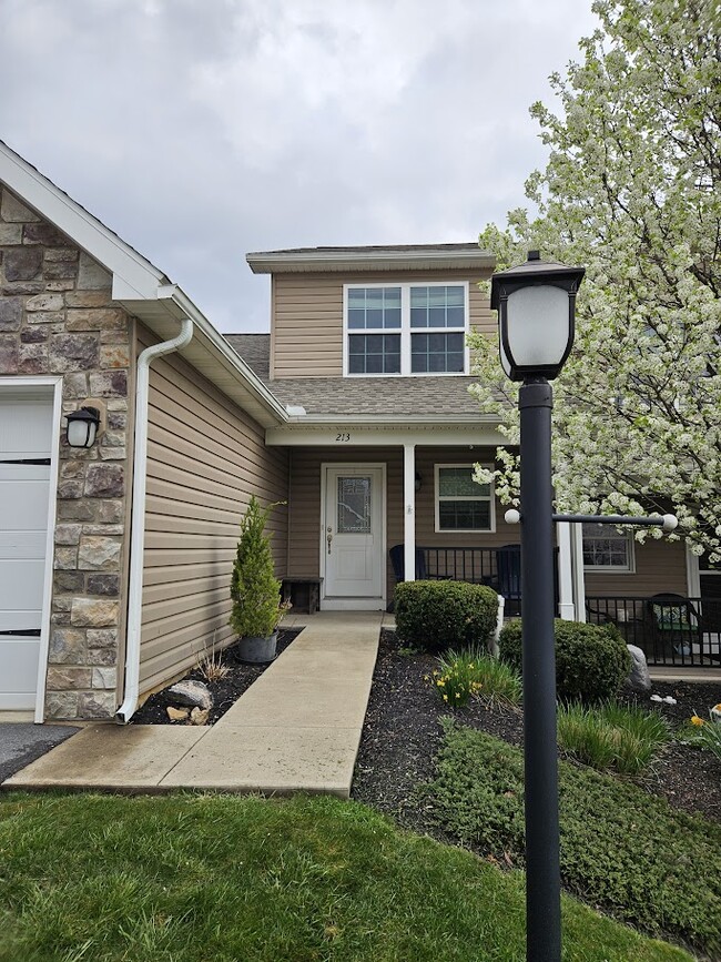 Building Photo - 213 Jonathan Ln