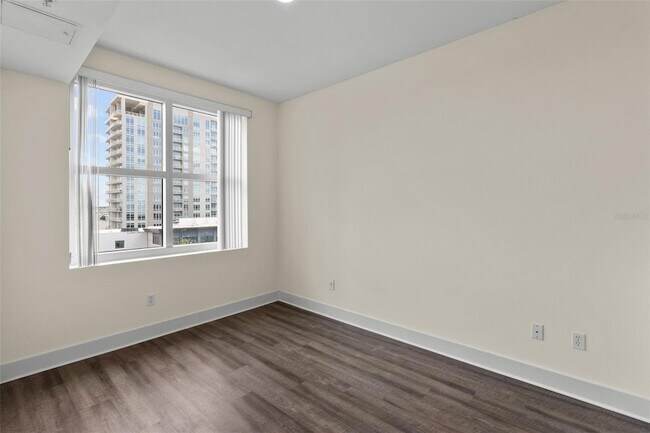 Building Photo - 1208 E Kennedy Blvd