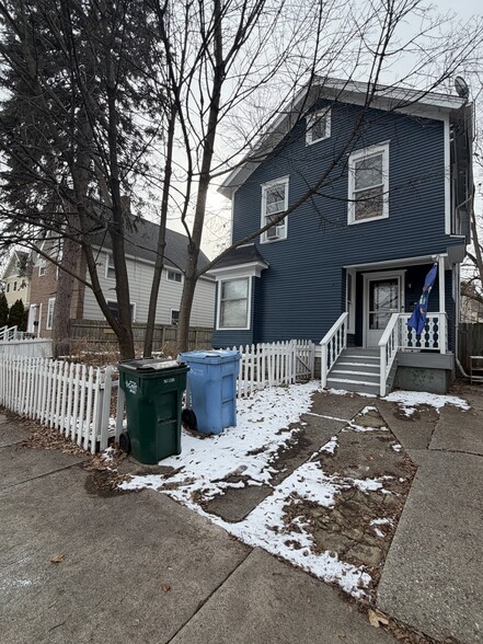 Building Photo - 612 Cherry St