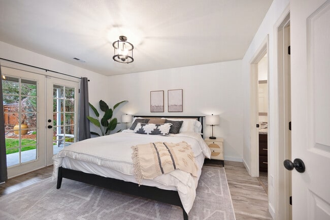 Building Photo - 417 S Dollar St