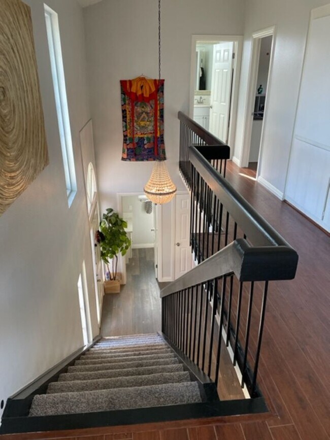 Building Photo - Light Bright 4 bedroom in Irvine