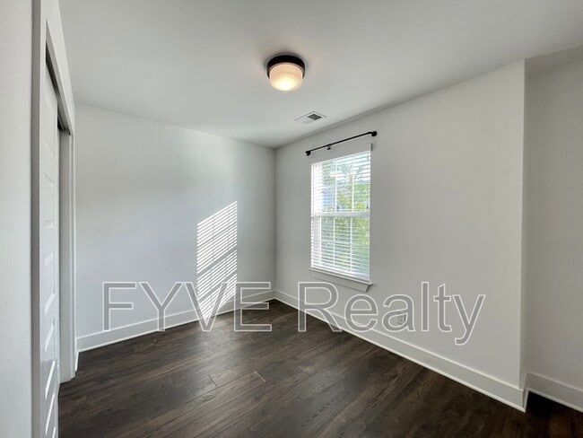 Building Photo - 300 Stewarts Ferry Pike