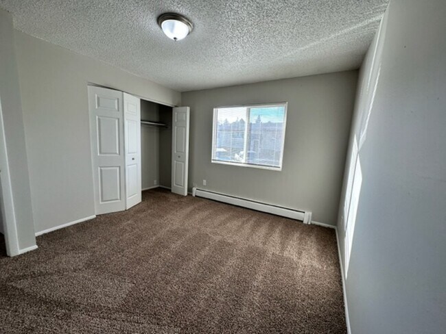 Building Photo - 340 Gahart Dr