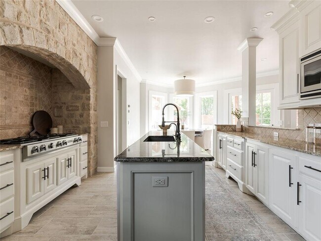Building Photo - 18601 Wolf Creek Dr