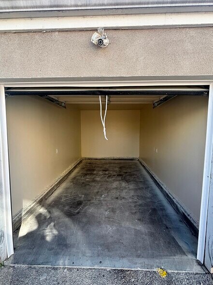 Building Photo - 156 E 67th St